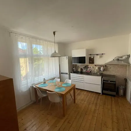 Apartman Na Polabí 2 *